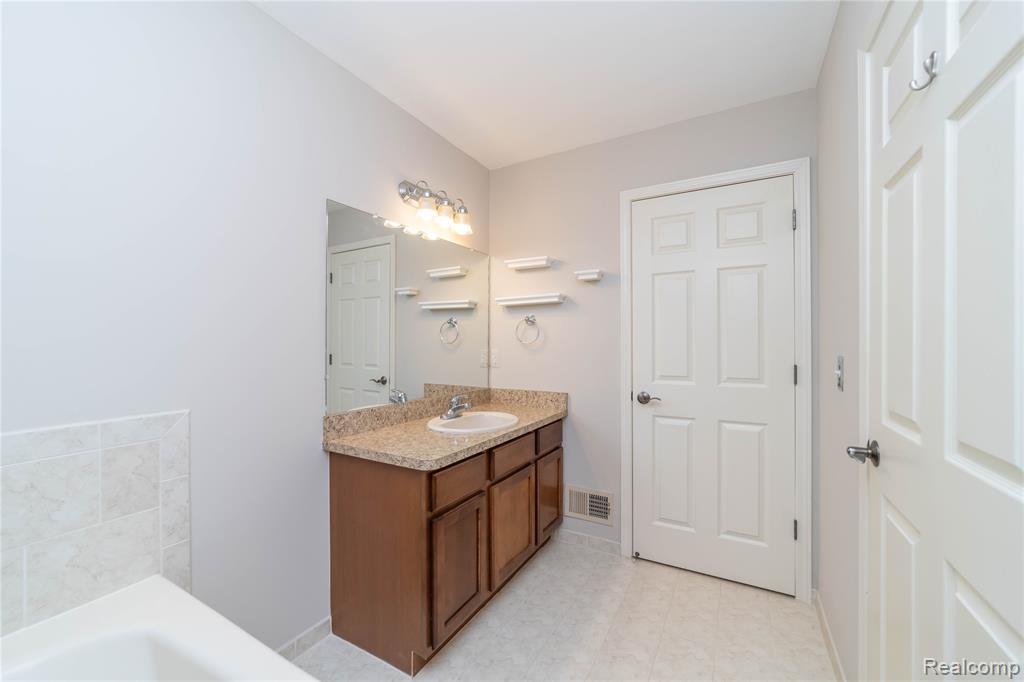 5143 Parsley Drive, Utica, MI 48316 — Photo 28