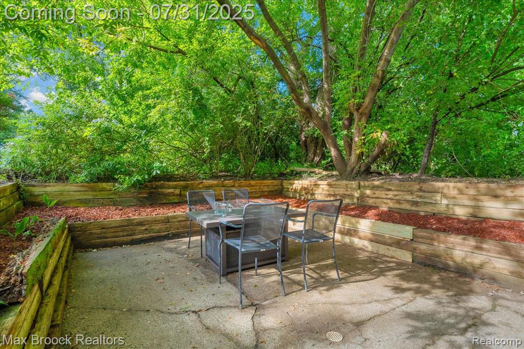 536 Fox River Drive, Bloomfield Hills, MI 48304 — Photo 35