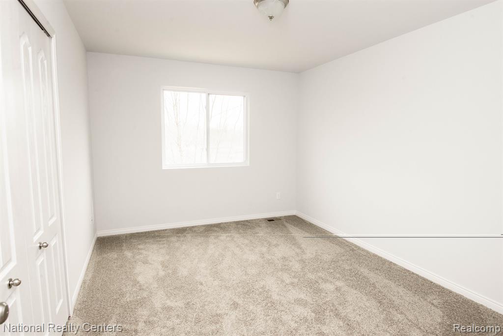 10465 Valley Drive, Goodrich Vlg, MI — Photo 28