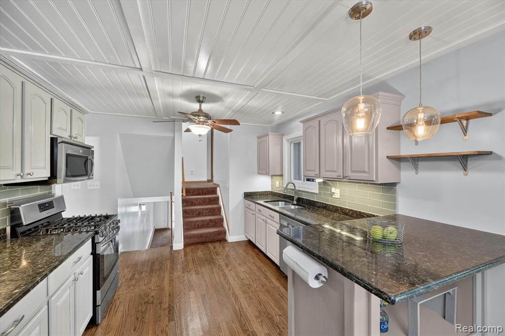423 Sunset, White Lake, MI 48383 — Photo 17