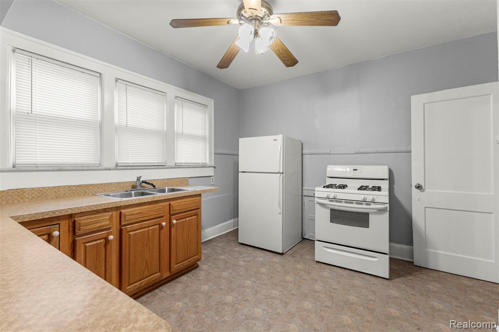 2015 Gladstone Street, Detroit, MI 48206 — Photo 17