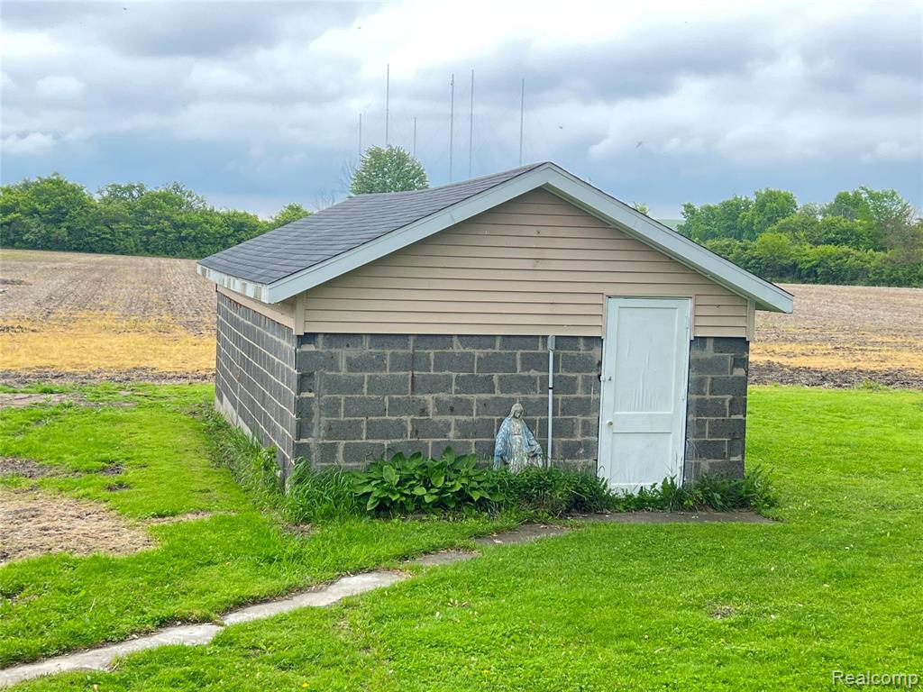 9890 Chinavare Road, Newport, MI 48166 — Photo 13