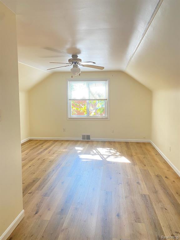 7762 Grayfield Street, Dearborn Heights, MI 48127 — Photo 16