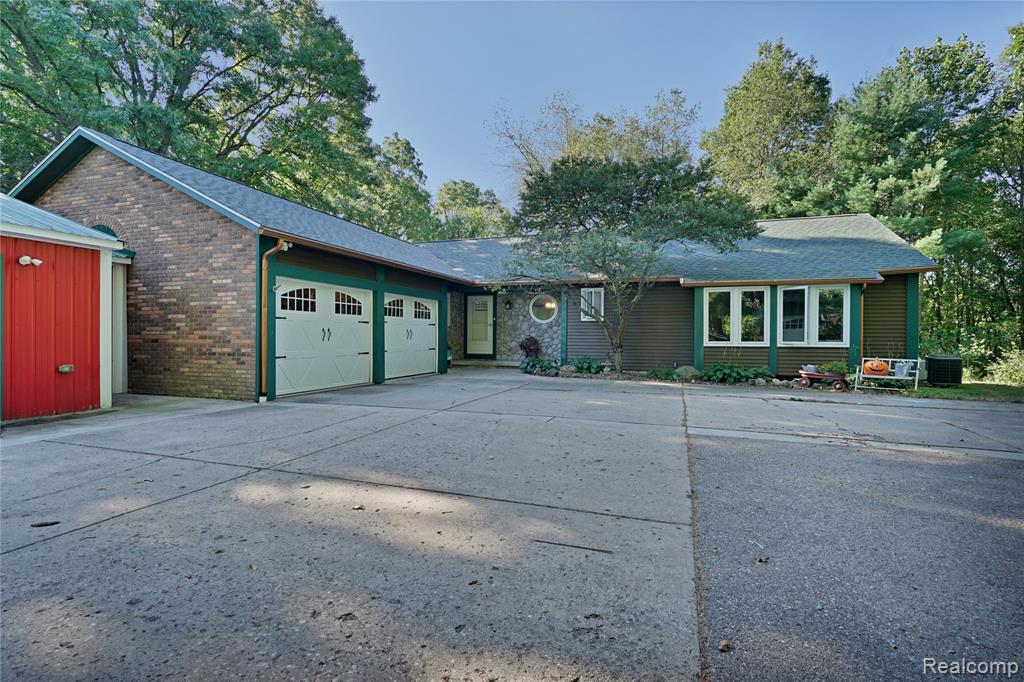 3738 Winterwood Drive - Photo 2