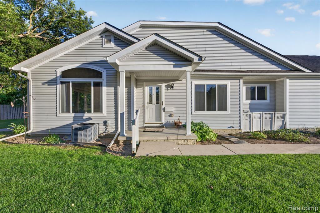 100 Aberdeen Drive, 36, Flushing, MI 48433