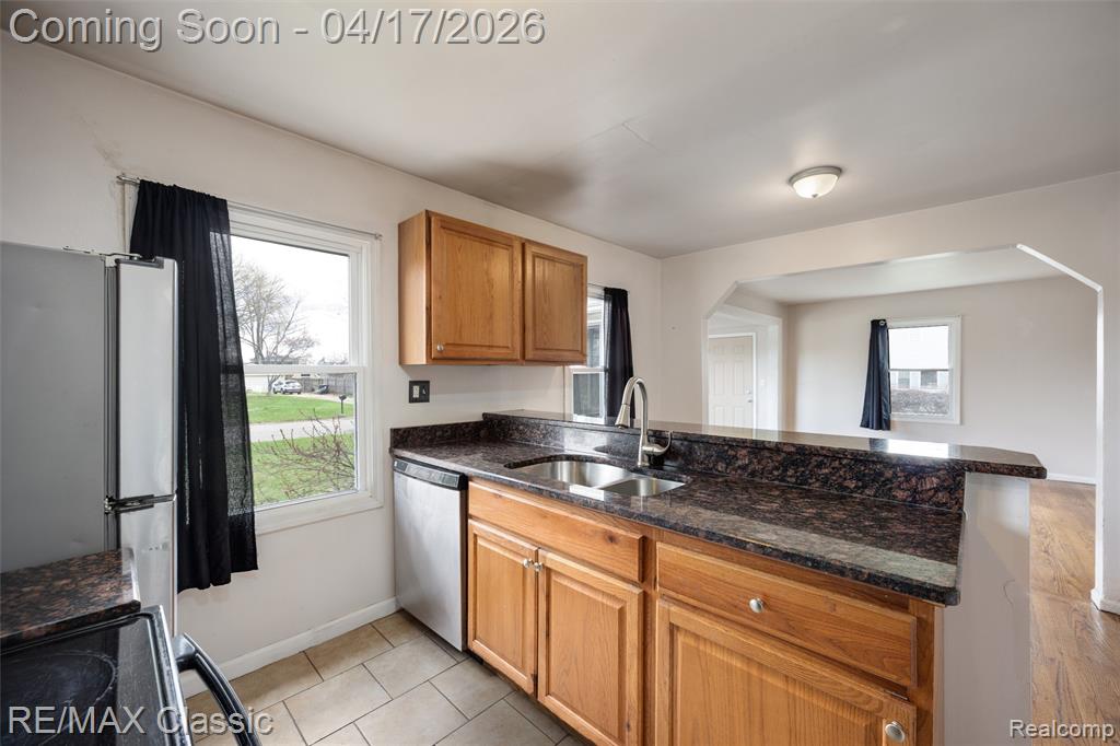 22481 Springbrook Avenue, Farmington, MI 48336 — Photo 5