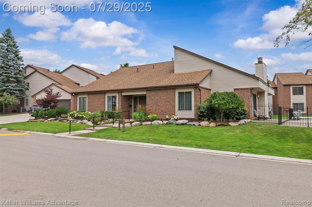 6660 Ridgefield Circle, 104, West Bloomfield, MI — Photo 37