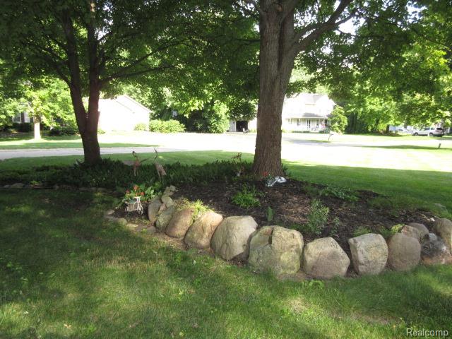 11356 Tall Shadows Court, Pinckney, MI 48169 — Photo 9