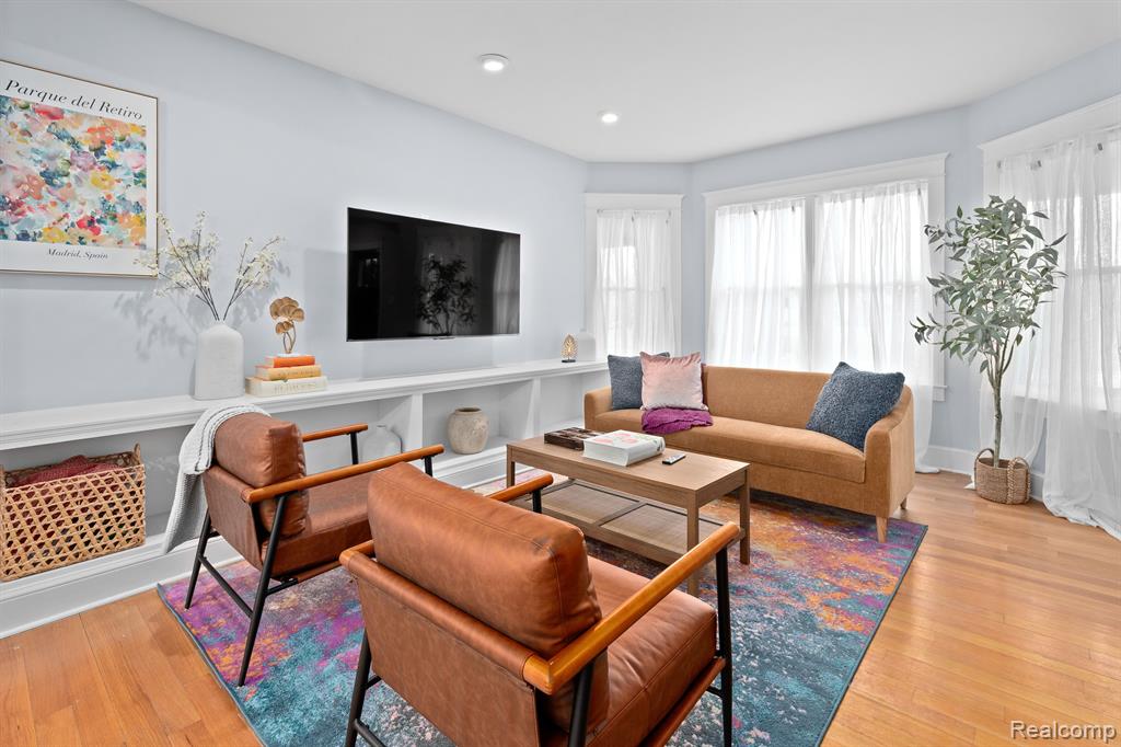 370 E Grand Boulevard - Photo 5