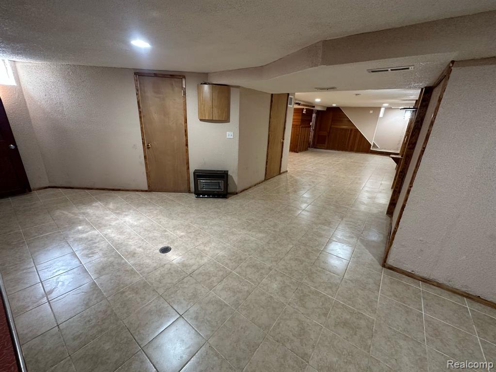 7107 N BEECH DALY Road, Dearborn Heights, MI 48127 — Photo 11