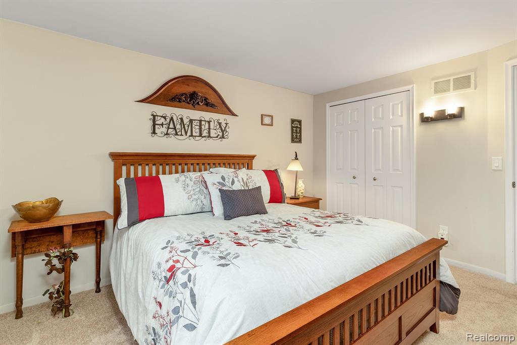 682 Heritage Lane S, Rochester Hills, MI 48309 — Photo 27