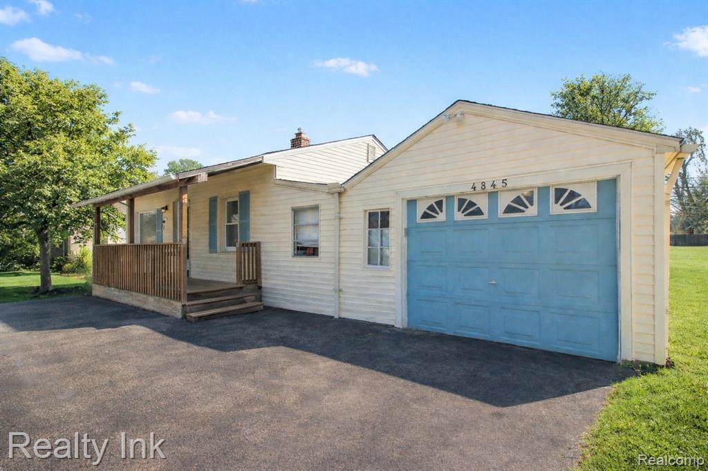 4845 Hatchery Road, Waterford, MI 48329 — front exterior