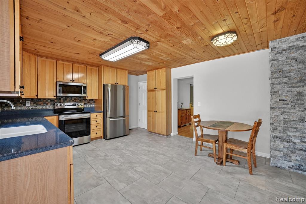 10520 North Dixie, South Rockwood, MI — Photo 11