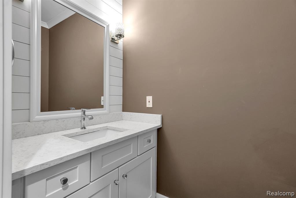 423 Woodlawn Ave, Royal Oak, MI 48073 — Photo 14