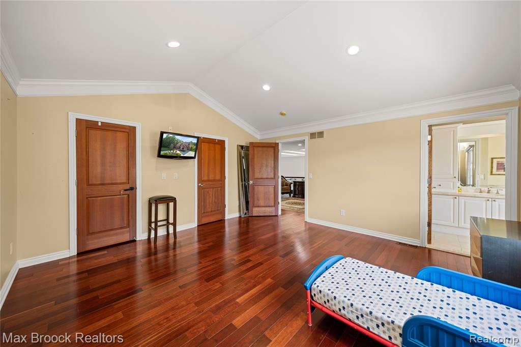 5679 Branford Drive, West Bloomfield, MI — Photo 48