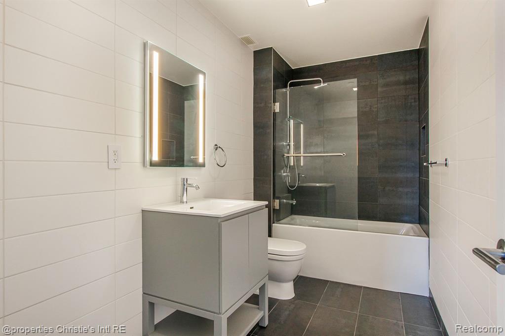 1454 TOWNSEND Street, 307, Detroit, MI 48214 — Photo 17