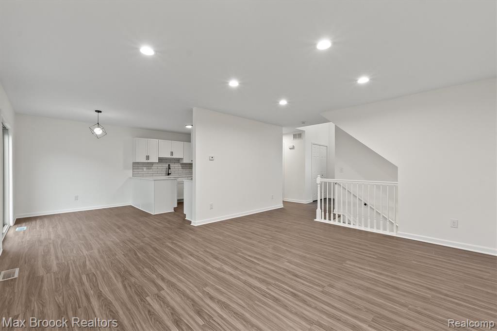 24530 Pineview Street, Oak Park, MI 48237 — Photo 6