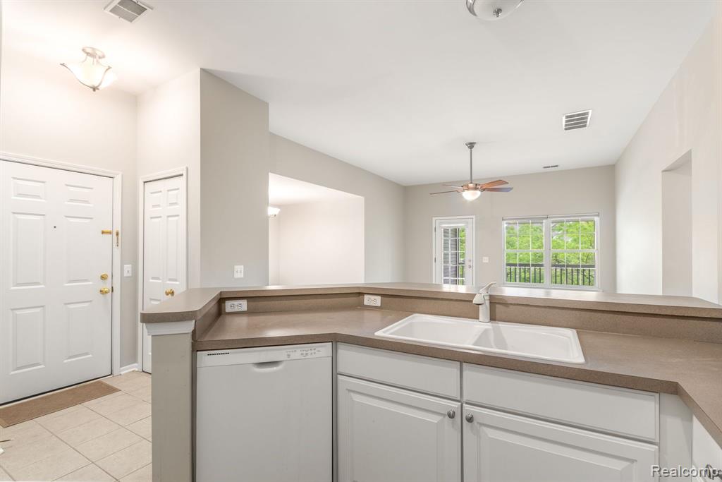 2781 Knightsbridge Circle, 72, Ann Arbor, MI 48105 — Photo 5