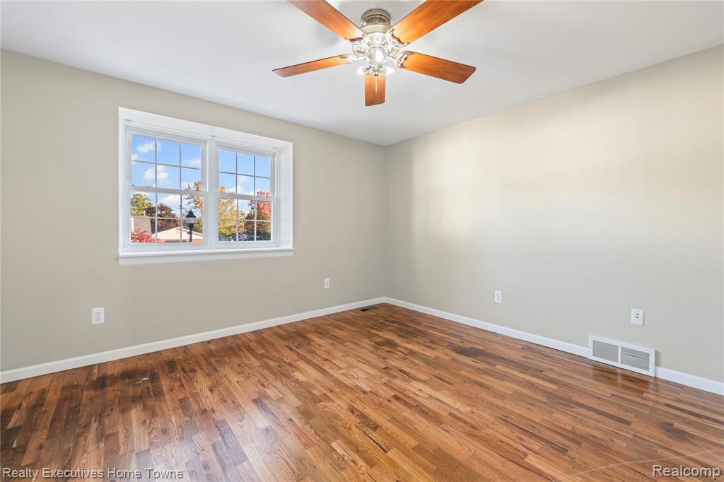 45709 Kensington, Utica, MI 48317 — Photo 15