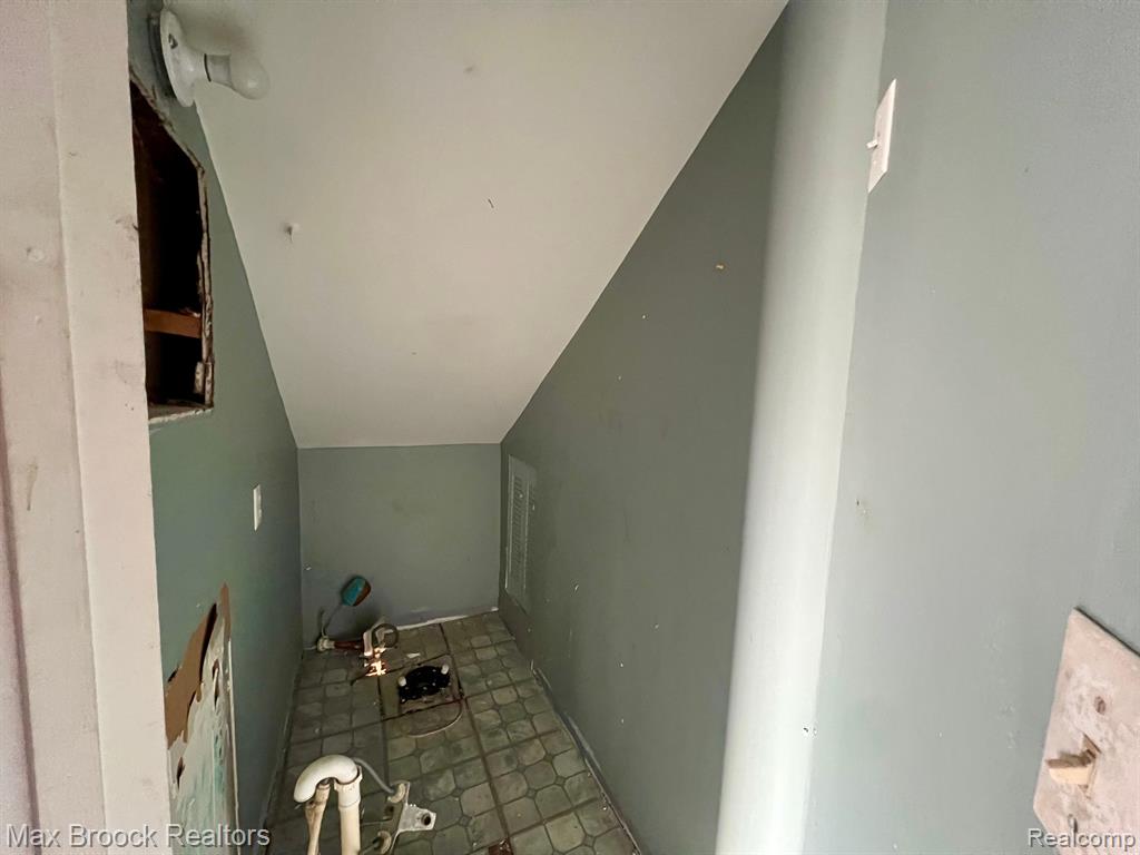 930 STATE Road, Fenton, MI 48430 — Photo 17