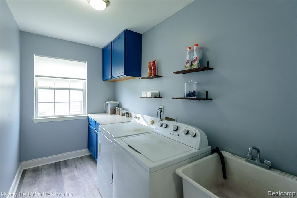 5861 MEADOWGREENE Drive, Waterford, MI 48327 — Photo 37