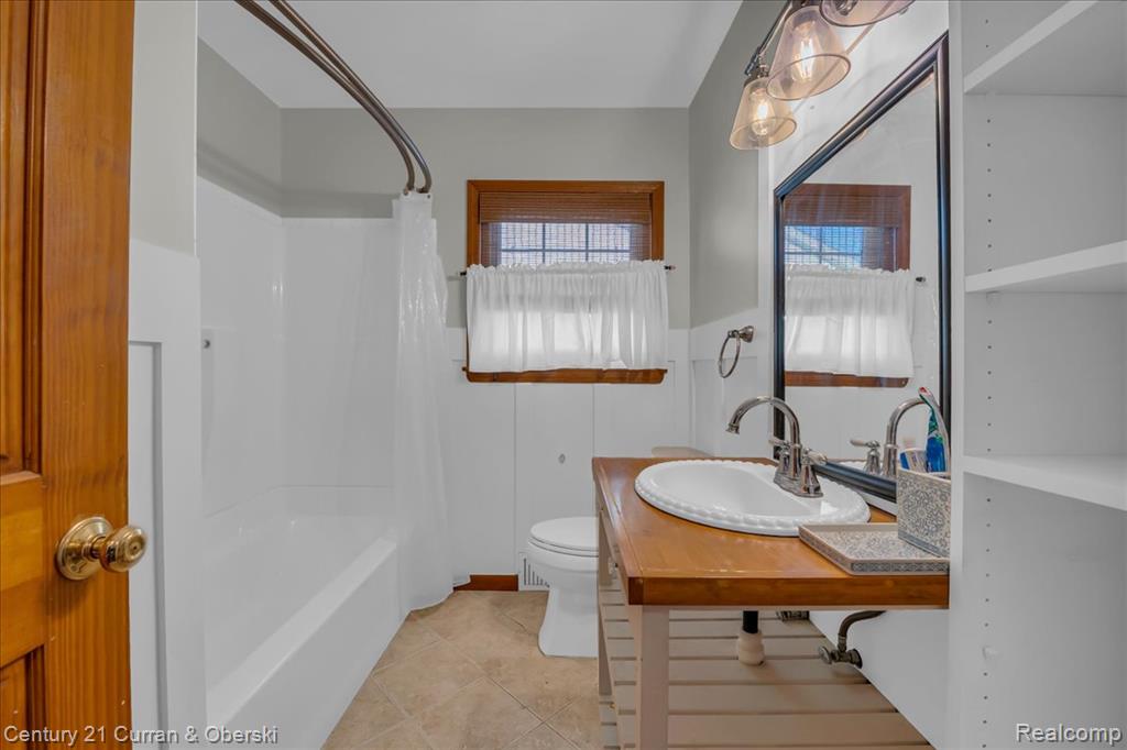 9061 Oporto Street, Livonia, MI 48150 — Photo 14