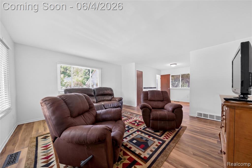760 Heights Road Road, Lake Orion, MI 48362 — Photo 8