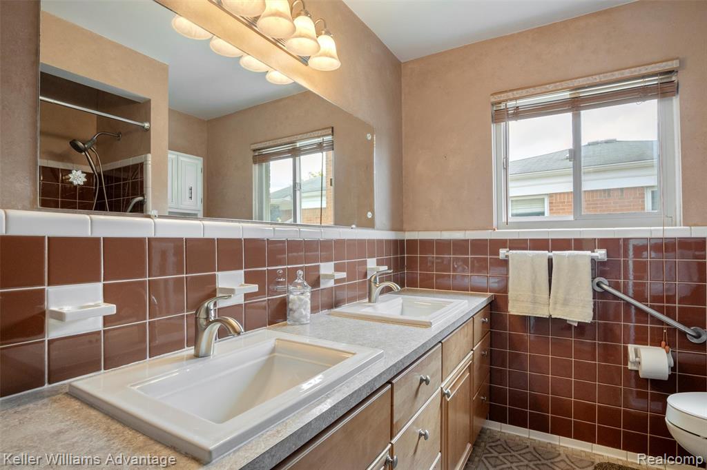 7562 Terri Drive, Westland, MI — Photo 19