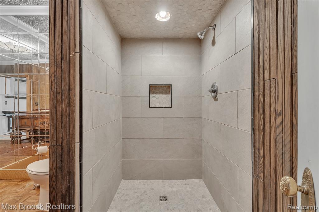 23009 Maple Avenue, Farmington, MI 48336 — Photo 51