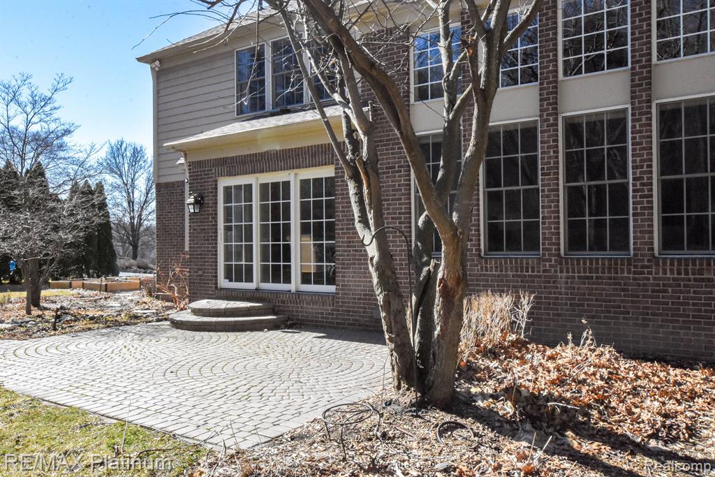 9037 RIDGEFIELD Drive, Brighton, MI 48114 — Photo 6