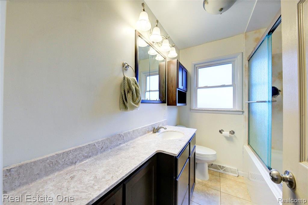 2293 Nichols Avenue, Grand Blanc, MI 48507 — Photo 11