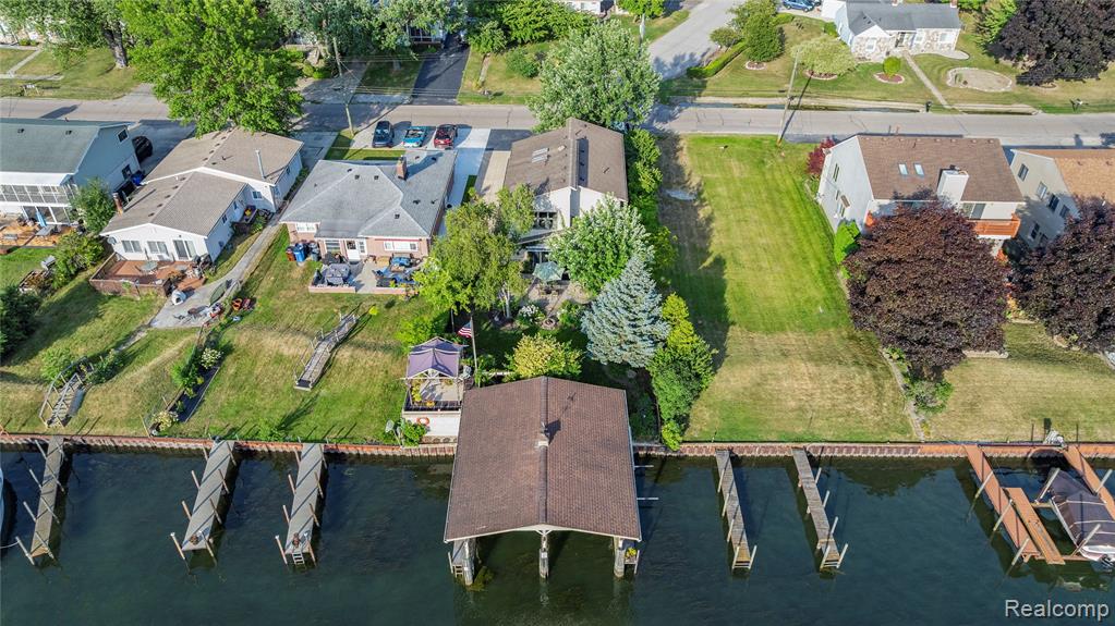30500 Bayview Drive, Gibraltar, MI — Photo 43