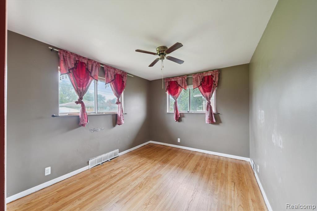 8586 Helen, Center Line, MI 48015 — Photo 6