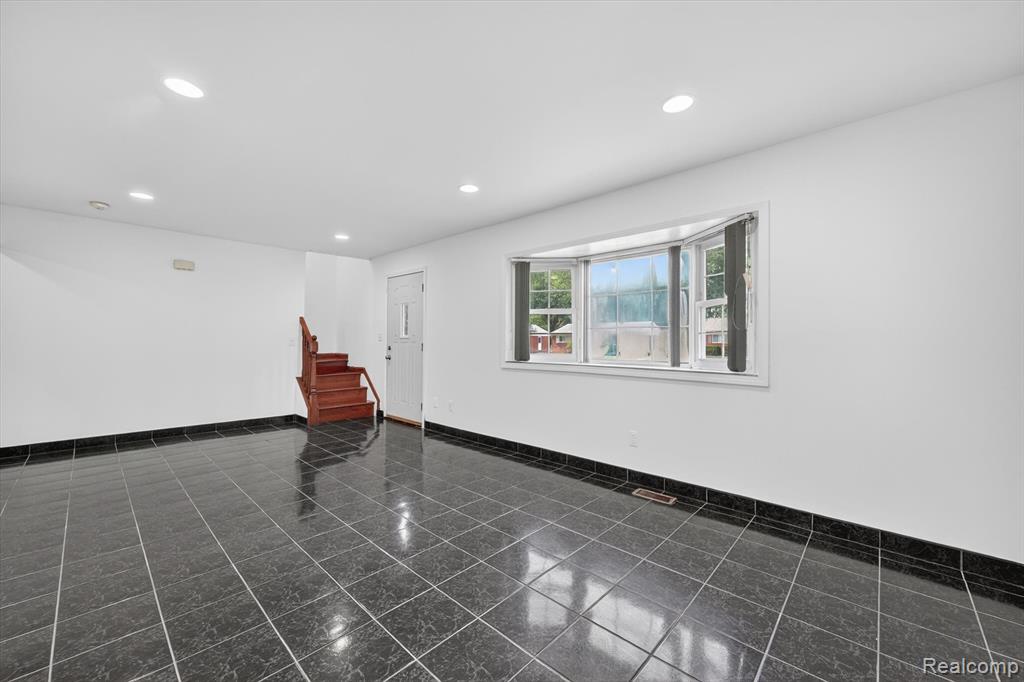 8452 Doncaster, Sterling Heights, MI 48312 — Photo 11