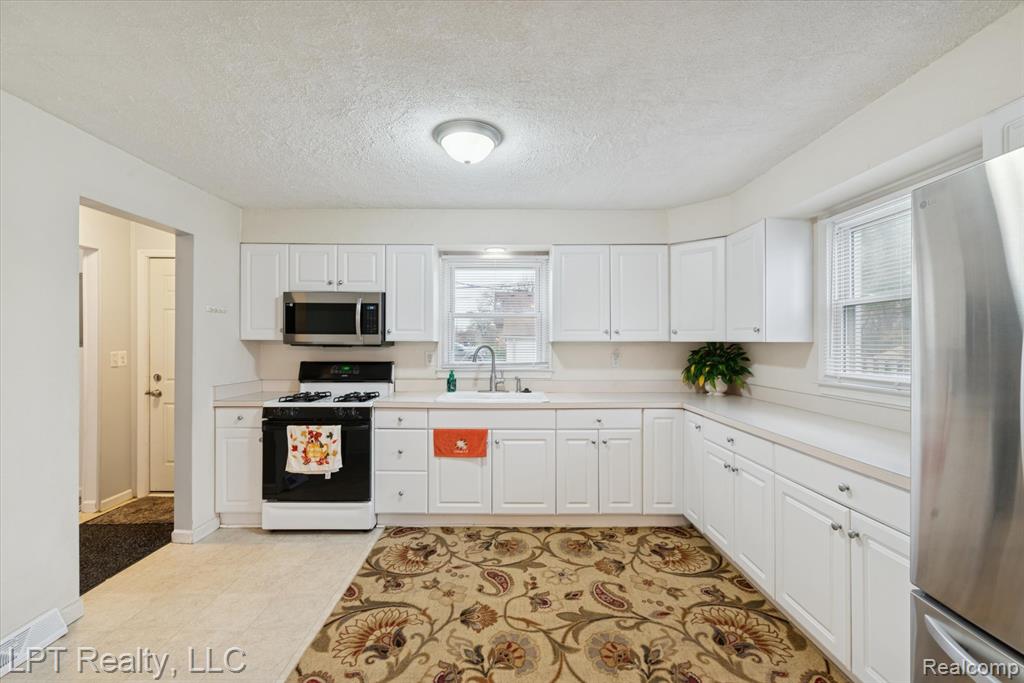 5172 Hazel Street, Dearborn Heights, MI 48125 — Photo 14