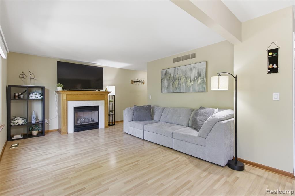 6790 Edwood Avenue, West Bloomfield, MI 48324 — Photo 9