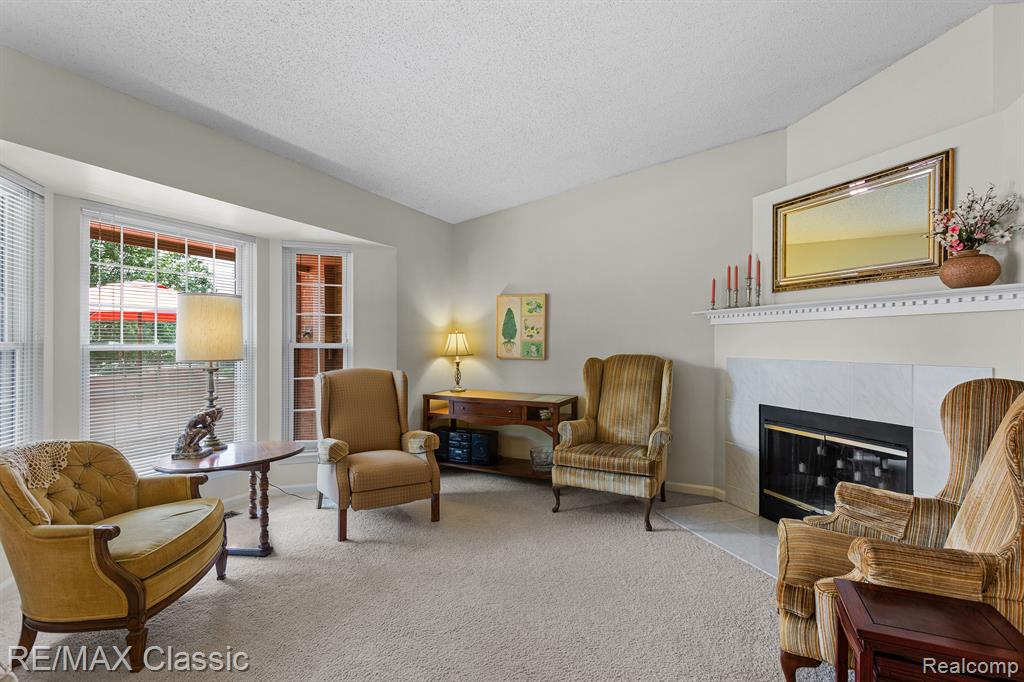 38360 Chessington, Farmington Hills, MI 48331 — Photo 5