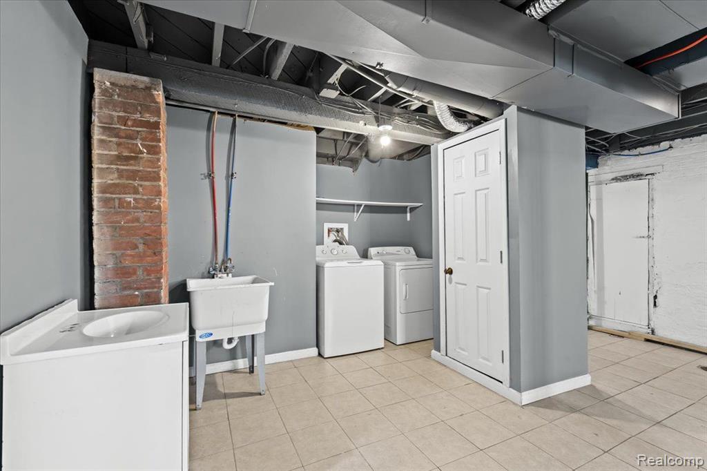 50 TAYLOR Street, Detroit, MI 48202 — Photo 38