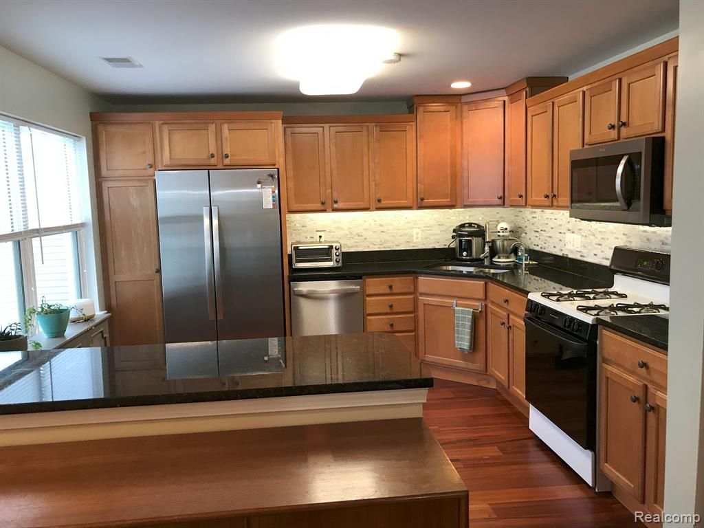 756 FIELDSTONE Circle W, Chelsea, MI 48118 — Photo 19