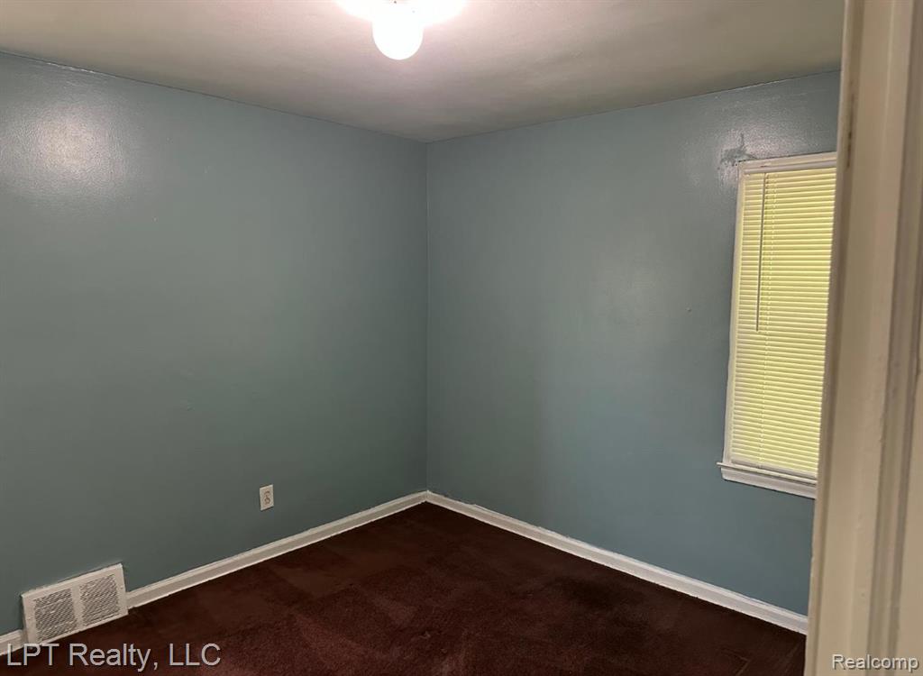 6762 Greenview Avenue, Detroit, MI 48228 — Photo 8