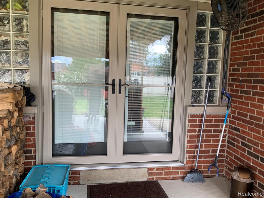 8949 Roslyn Street, Livonia, MI 48150 — Photo 16