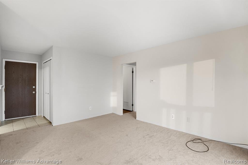 31993 W 12 MILE Road, 313, Farmington Hills, MI 48334 — Photo 8