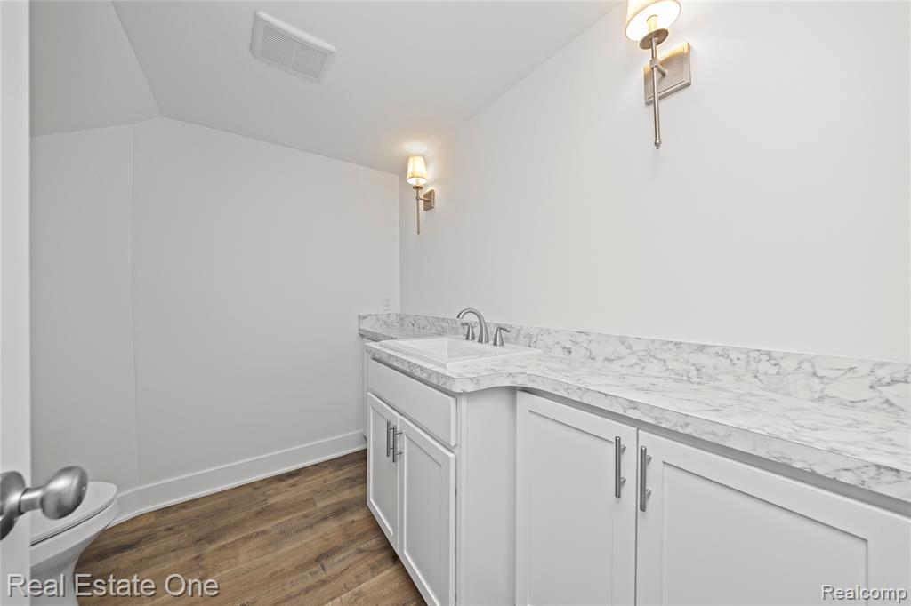 5742 Springwater Lane, West Bloomfield, MI — Photo 20