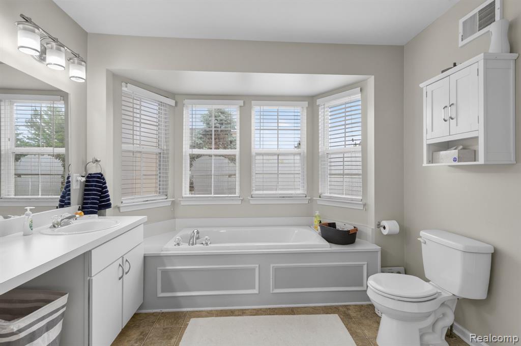 4554 Hunters Circle E, Canton, MI 48188 — Photo 22