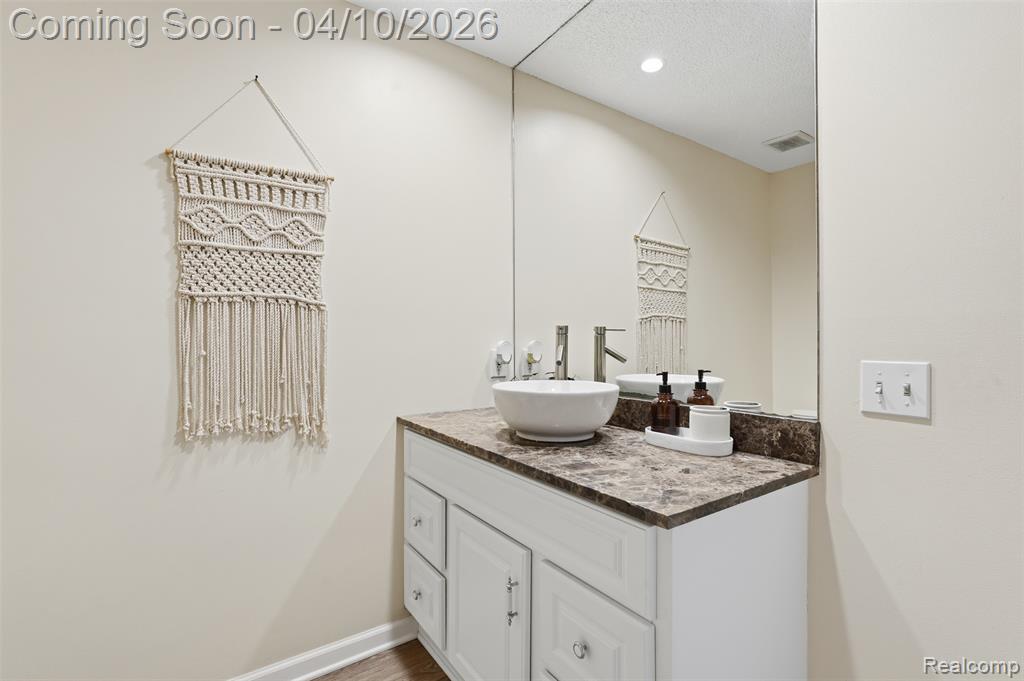 4964 Oak Hill Drive, Waterford, MI 48329 — Photo 22