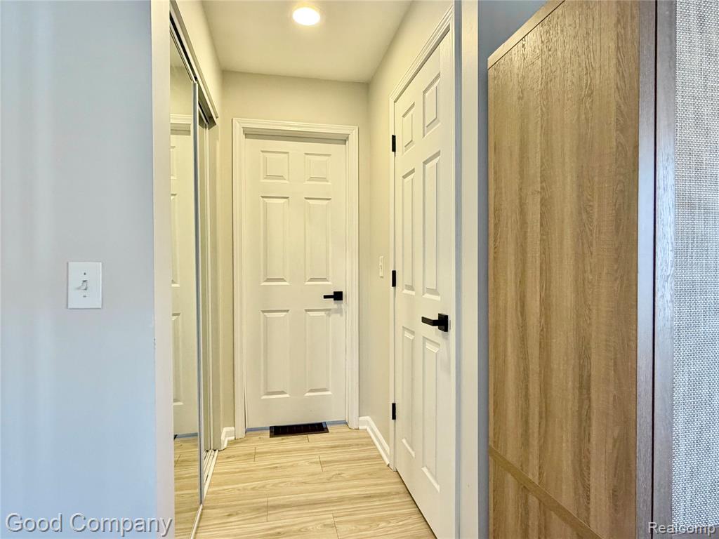 626 E Windemere Avenue, Royal Oak, MI 48073 — Photo 26