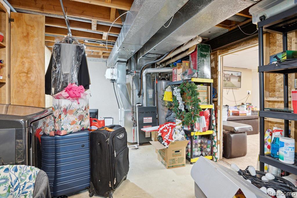 8979 BROUGHAM Drive, Sterling Heights, MI 48312 — Photo 42
