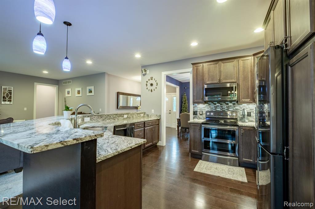 9388 MCMULLEN Circle, Fenton, MI 48430 — Photo 9