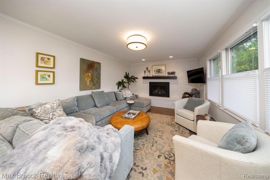 5562 PEBBLESHIRE Road, Bloomfield Hills, MI 48301 — Photo 18