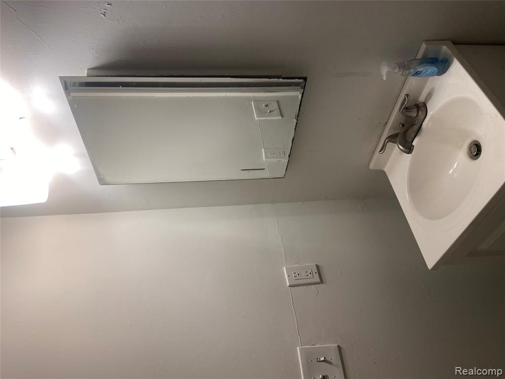 937 Barrie Avenue, Flint, MI 48507 — Photo 15